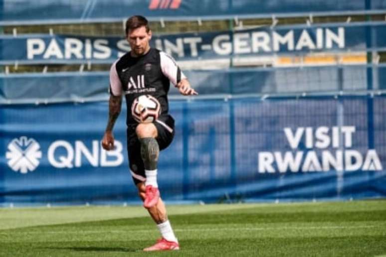 Lionel Messi tem previsão de volta aos treinos no Paris Saint-Germain C. Gavelle/PSG