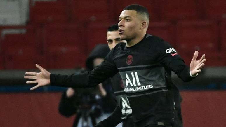 Mbappé marcou um dos gols do PSG neste sábado (Foto: STEPHANE DE SAKUTIN / AFP)