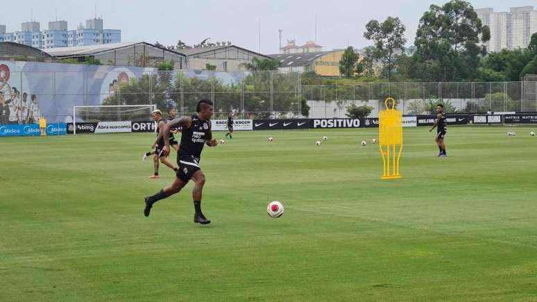 Reforço do Corinthians para 2022, Paulinho segue treinando com o elenco (Foto: Olavo Guerra/Ag.Corinthians)