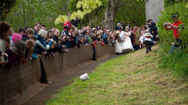 O nosso relacionamento com o queijo &agrave;s vezes pode ser um tanto estranho, como nos festivais ingleses que incluem fazer um bloco de queijo rolar por uma encosta