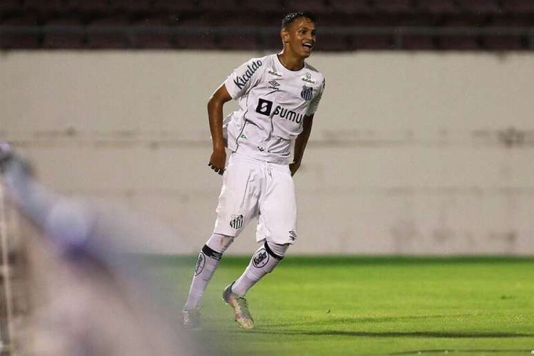 Weslley Patati fez o último pênalti do Santos (Foto: Pedro Ernesto Guerra Azevedo/Santos FC)