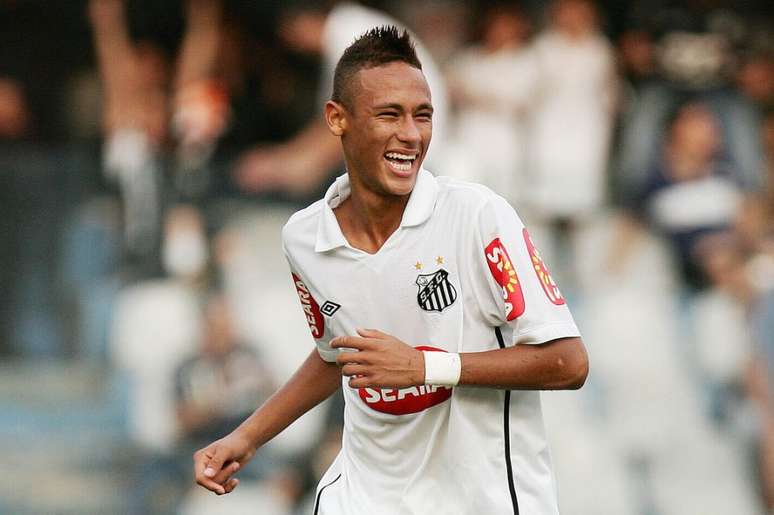 Neymar começou a sua carreira jogando pelo Santos na Vila Belmiro Ricardo Saibun/Santos FC
