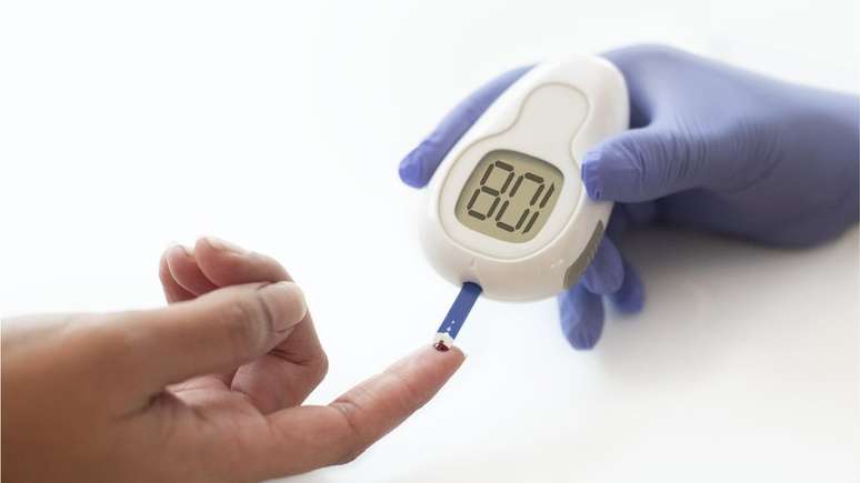 Melhor forma de proteger a vis&atilde;o e a fun&ccedil;&atilde;o sexual &eacute; manter o controle do n&iacute;vel glic&ecirc;mico, dos n&iacute;veis de colesterol e press&atilde;o arterial