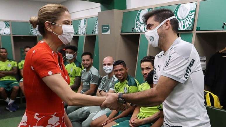 Leila Pereira e Abel Ferreira durante as boas-vindas ao elenco do Palmeiras em 2022 (Foto: Cesar Greco/Palmeiras)