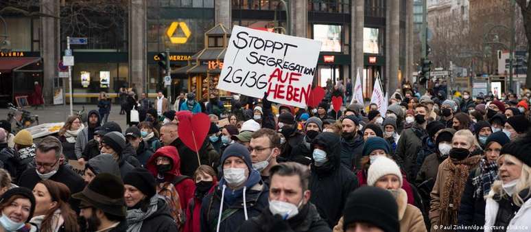Protestos ocorrem em meio à maior incidência de covid-19 na Alemanha desde o começo da pandemia