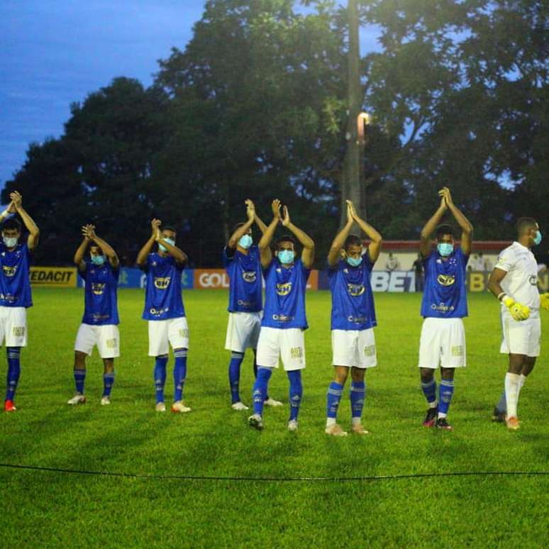 Jogadores do Cruzeiro comemoram a vitória e a classificação na Copa São Paulo Marcelo Trajano Cruzeiro