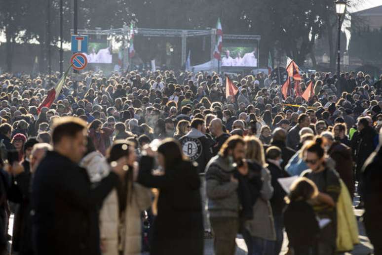 Manifestação contra vacinas e certificado sanitário em Roma