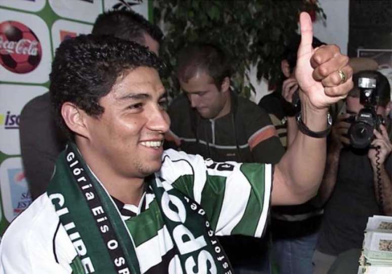 Jardel em 2002, quando sofreu overdose enquanto defendia o Sporting (Foto: TIAGO PETINGA / AFP)
