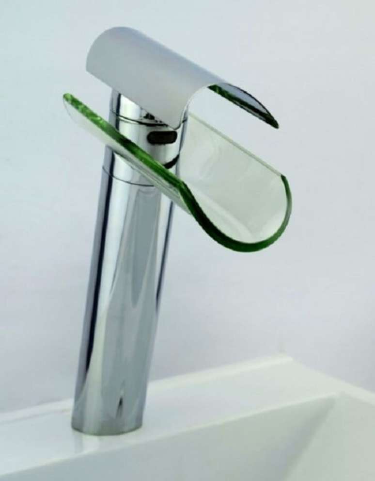 10. Torneira de vidro transparente &ndash; Foto Casa e Construcao