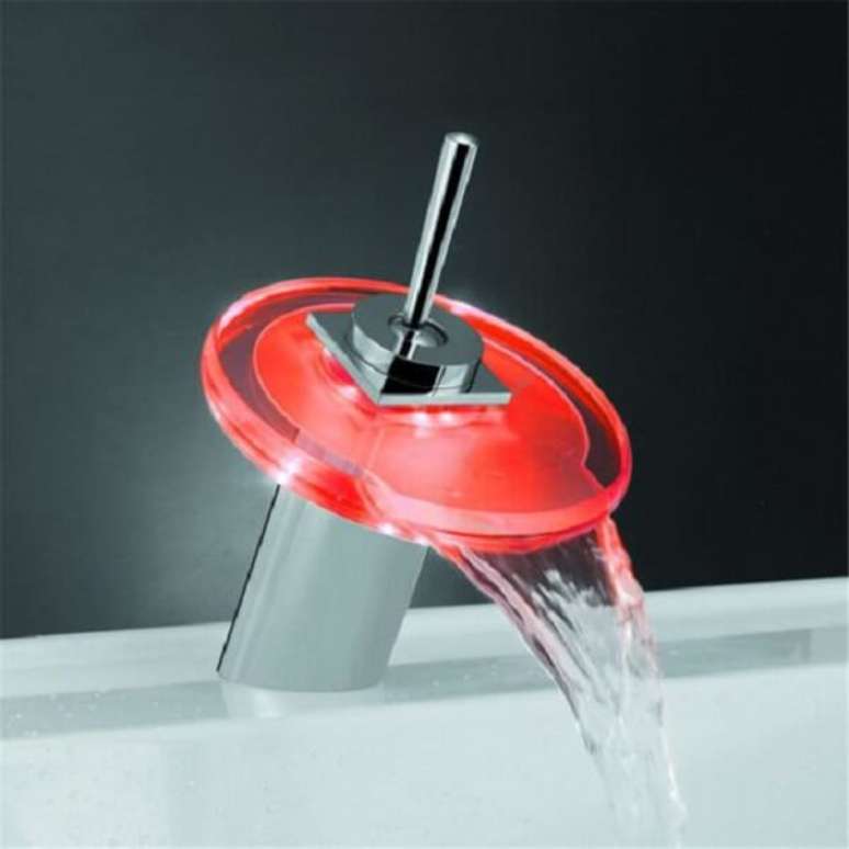 38. Torneira de vidro e led no formato redondo &ndash; Foto Casa e Constru&ccedil;&atilde;o