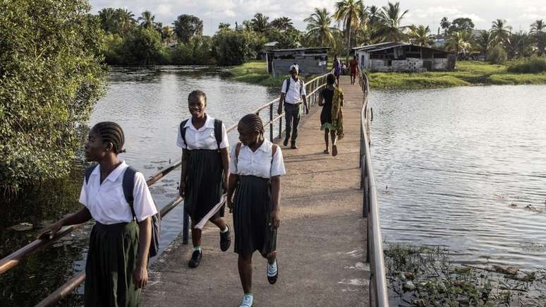 É improvável que muitas meninas voltem à escola após a pandemia, segundo a Oxfam