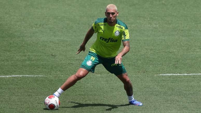 Rafael Navarro treina nesta manhã, na Academia. Ex-Botafogo será o 9 no Mundial(Foto: Cesar Grecco/Palmeiras)