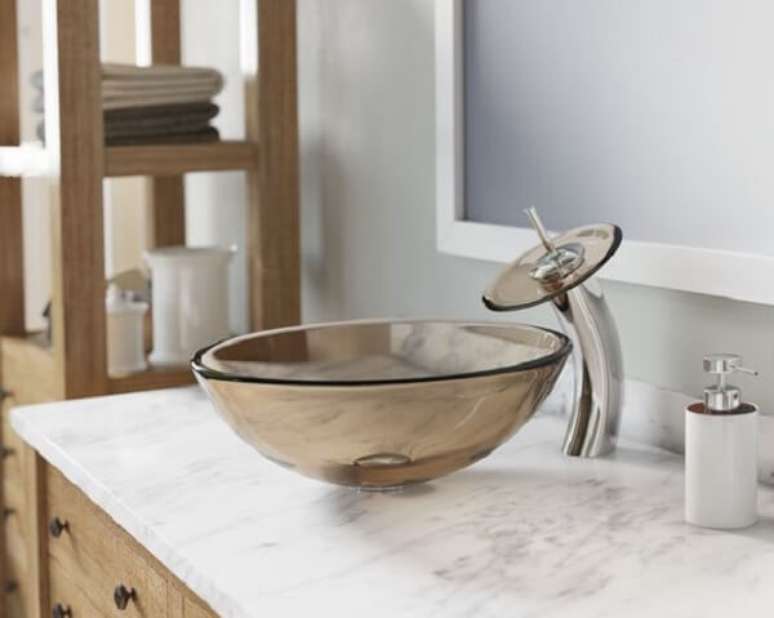 22. Torneira de vidro bege na decora&ccedil;&atilde;o moderna &ndash; Foto Mr Direct Sinks and Faucets