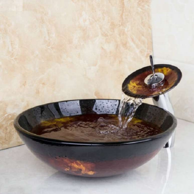 39. Torneira de vidro marrom para banheiro &ndash; Foto Casa e Constru&ccedil;&atilde;o