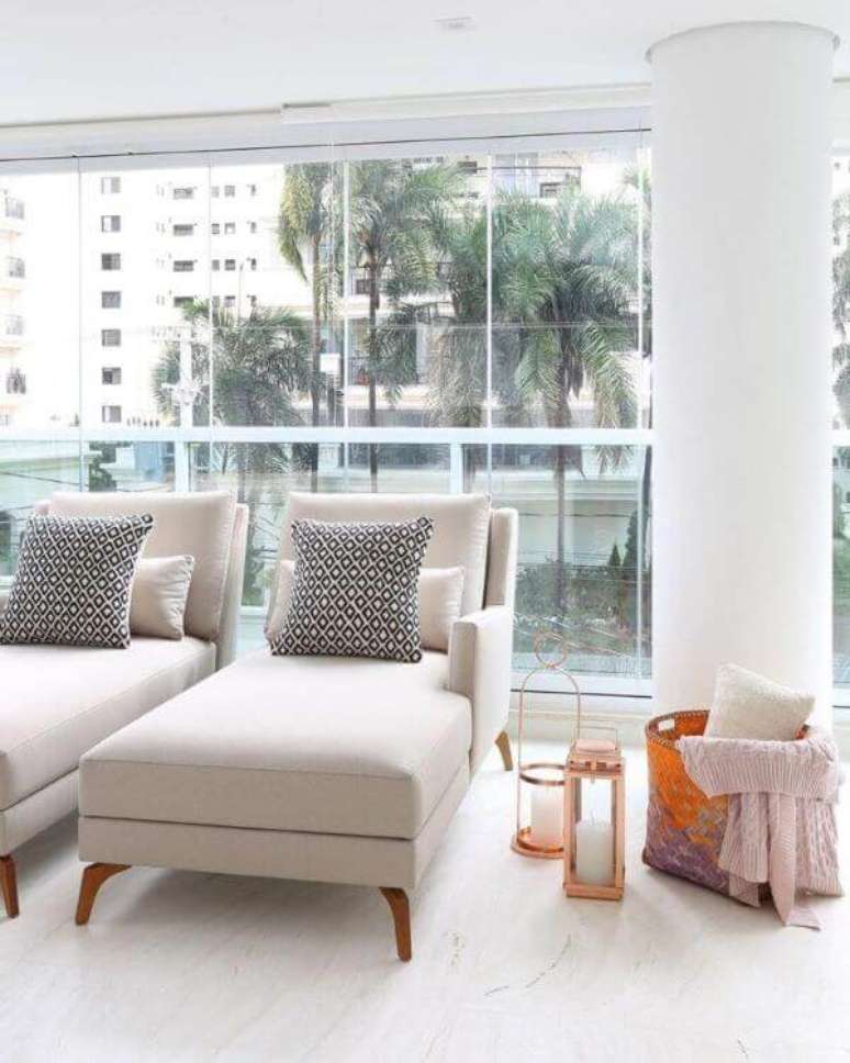 3. Conjunto de chaise longue na cor bege &ndash; Foto Viviane Gobbato