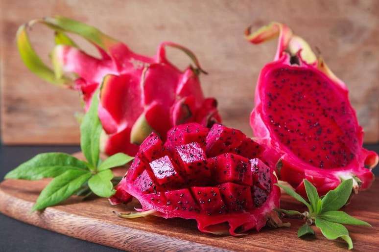 11. A pitaya e uma fruta que melhora a digestão, reduz o colesterol e fortalece o sistema imunológico. – Fonte Diário do Nordeste