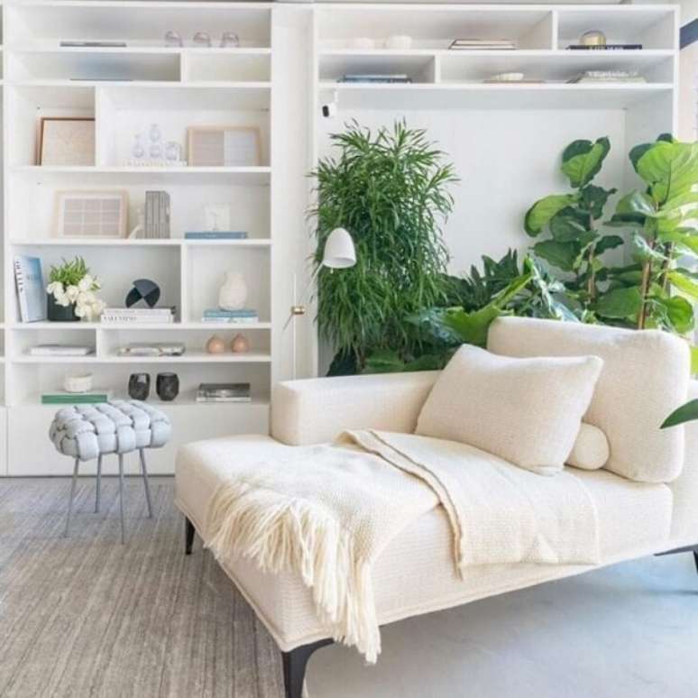 47. Chaise longue com manta quentinha na sala de estar &ndash; Foto Nildo Jos&eacute; Arquitetura