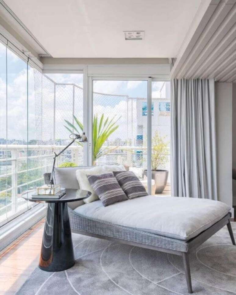 53. Chaise longue para &aacute;rea externa com janelas de vidro &ndash; Foto Spaco Interior