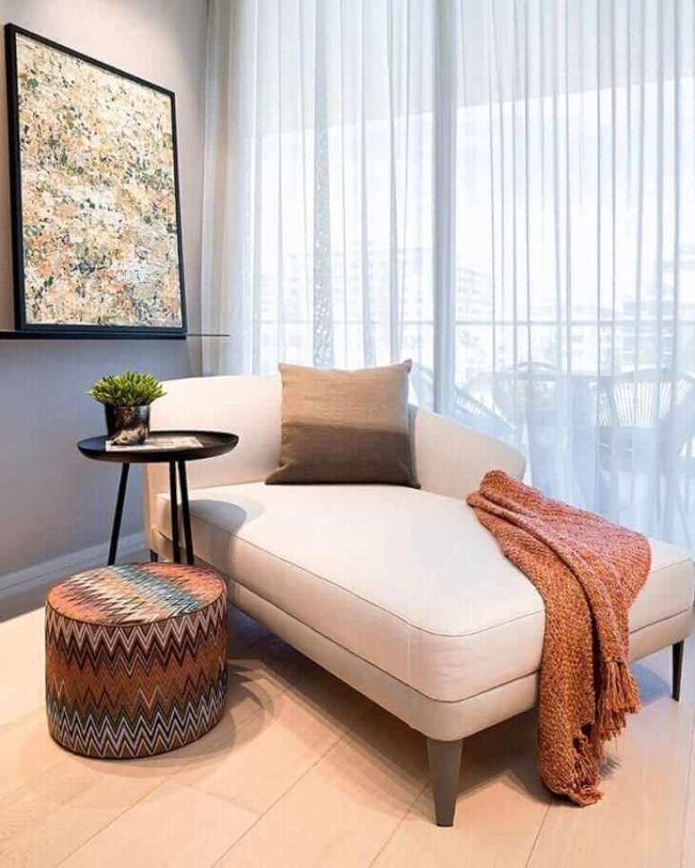 43. Chaise longue branca com puff estampado &ndash; Foto 2ID Interior