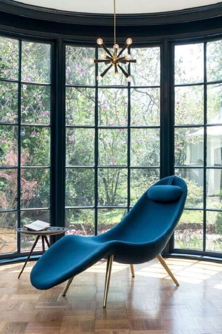 40. Chaise longue azul para varanda moderna &ndash; Foto 1st Dibs