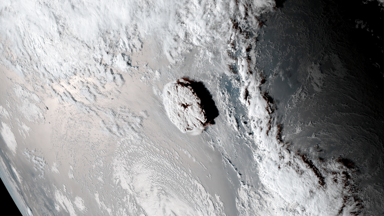 Imagem de satélite mostra como ocorreu a erupção do vulcão
