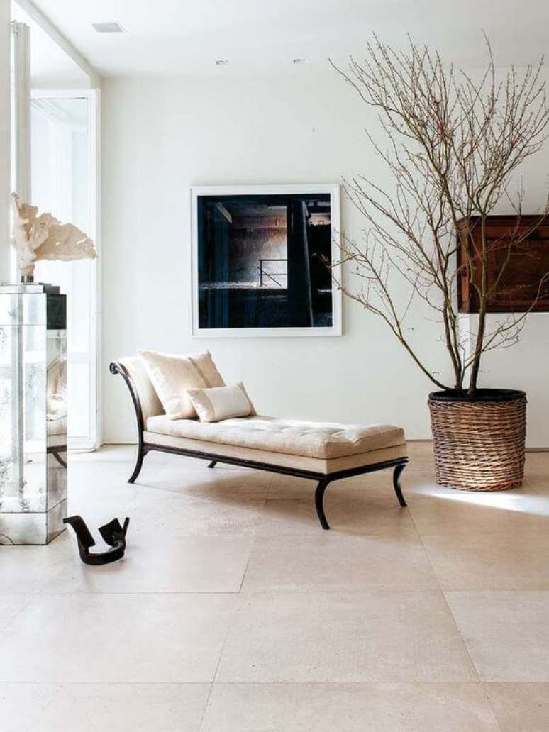 41. Chaise longue bege na decora&ccedil;&atilde;o da sala de estar &ndash; Foto Bungalow Classic