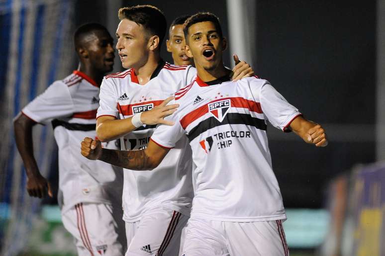 Com três de Talles Wander, São Paulo vence e garante vaga na 2ª fase da  Copinha - SPFC