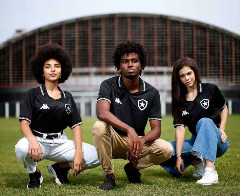 Botafogo tem projeto de internacionalização da marca e vai vender seu uniforme em outros dez países (Foto: Vítor Silva/Botafogo)