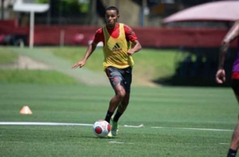 Lázaro em treino no Flamengo (Foto: Alexandre Vidal / Flamengo)