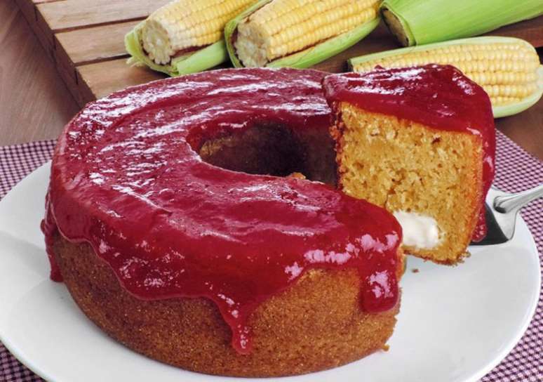 Guia da Cozinha - Bolo de milho fofinho com goiabada