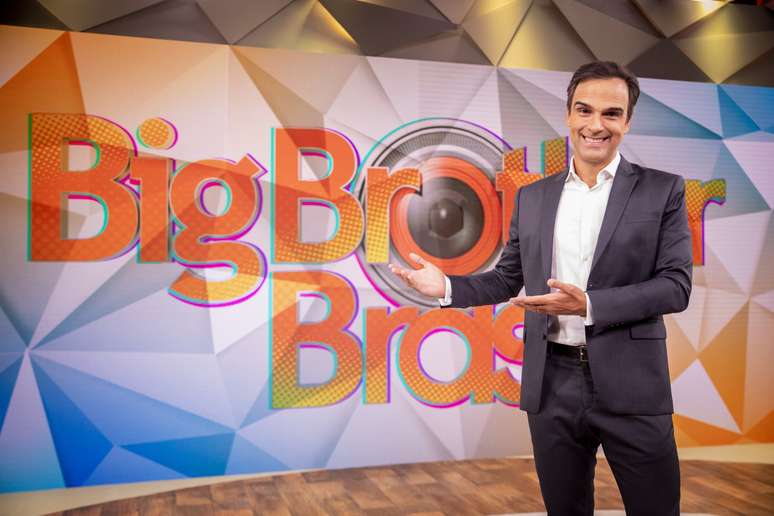 Depois da saída de Tiago Leifert, Tadeu Schmidt foi escolhido como novo apresentador do Big Brother Brasil