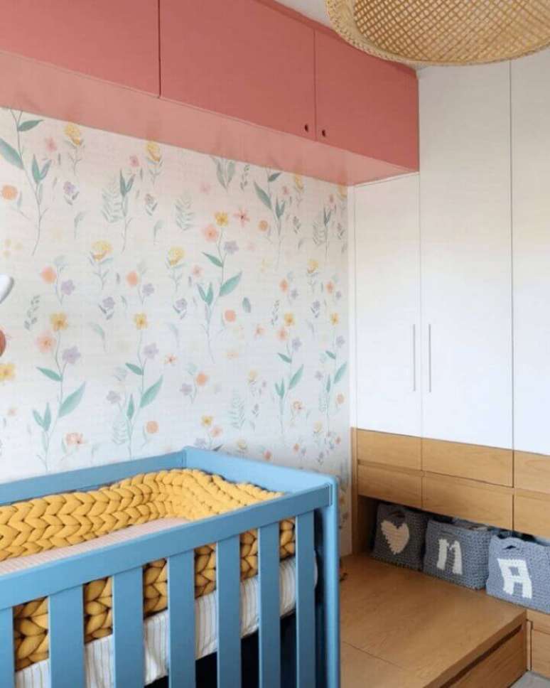 42. Os modelos coloridos de tran&ccedil;a para ber&ccedil;o alegram a decora&ccedil;&atilde;o.- Fonte: Pati Gava Arquitetura