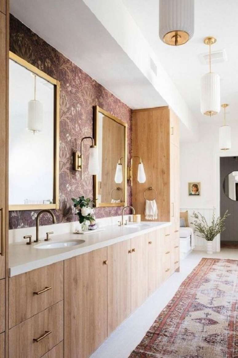 22. Porta de madeira para banheiro r&uacute;stica &ndash; Foto Hunker