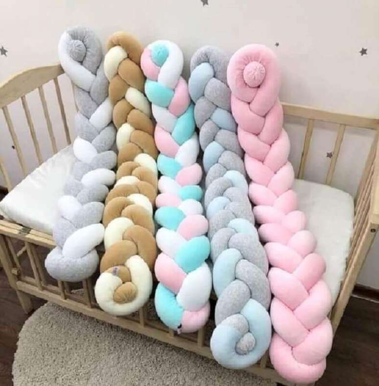 32. Existem diferentes modelos de tran&ccedil;a para ber&ccedil;o no mercado. &ndash; Fonte: Etsy