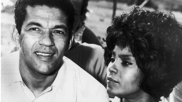 Garrincha e Elza Soares na It&aacute;lia em foto de 1970
