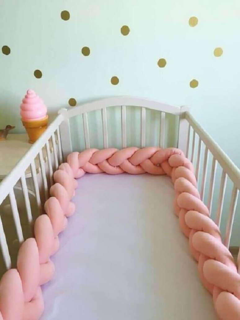 39. Modelo de trança para berço de bebê rosa. – Fonte: Design Ruiz