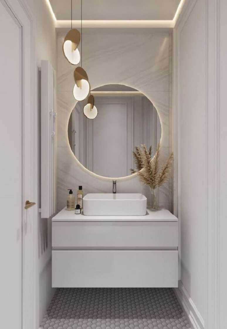 46. Porta de madeira para banheiro branco luxuoso &ndash; Foto Pinterest