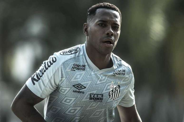 Robinho foi condenado a nove anos de prisão por violência sexual em grupo (Foto: Ivan Storti/Santos)