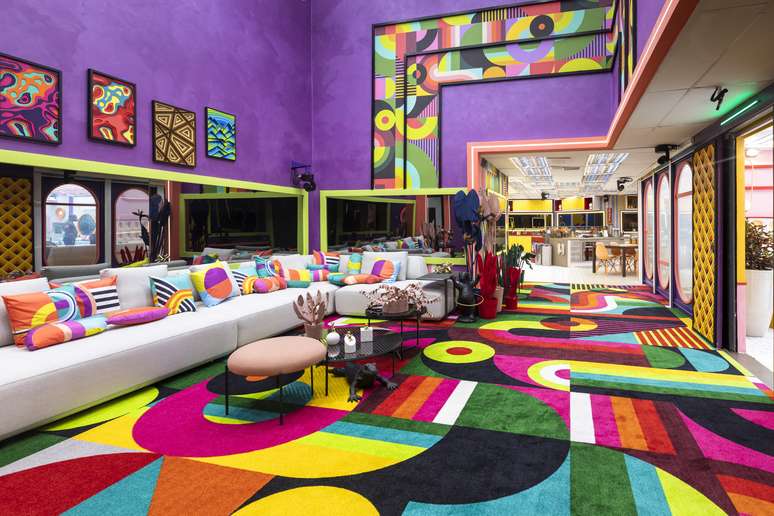 Sala multicolorida da edição 22 do Big Brother Brasil |