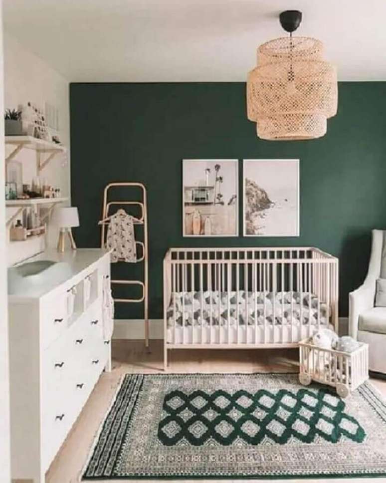 4. Quarto de bebê moderno com parede verde e trança para berço. Fonte: Home Fashion Trend