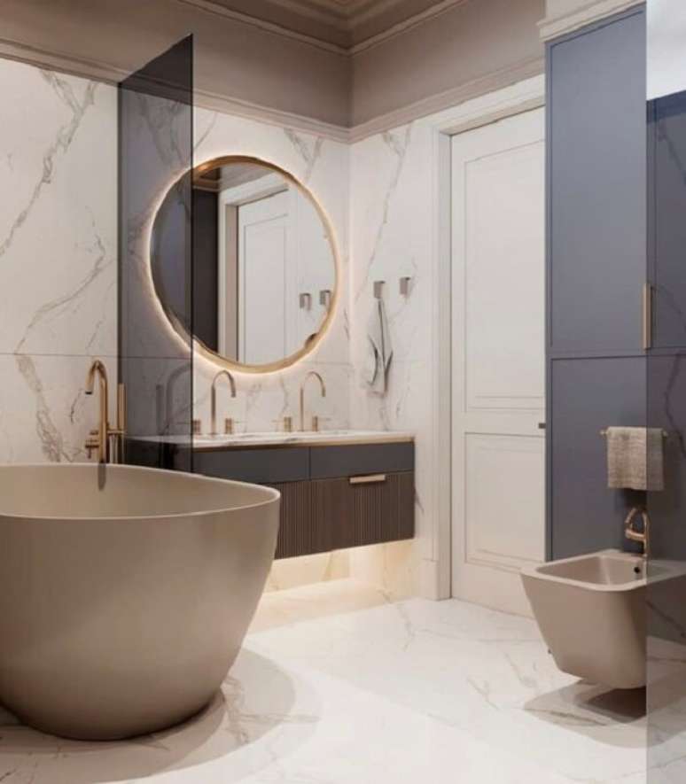 53. Porta de madeira para banheiro com revestimento de m&aacute;rmore &ndash; Foto Kasia