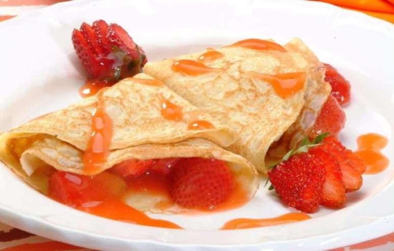 Guia da Cozinha - Receita de crepe de morango fácil e irresistível