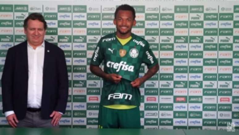 Jailson é apresentado nesta manhã (Foto: Reprodução/TV Palmeiras)