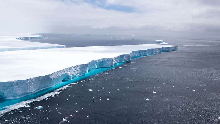 Largo, mas extremamente fino: no início, o A68 tinha uma espessura média de 235m