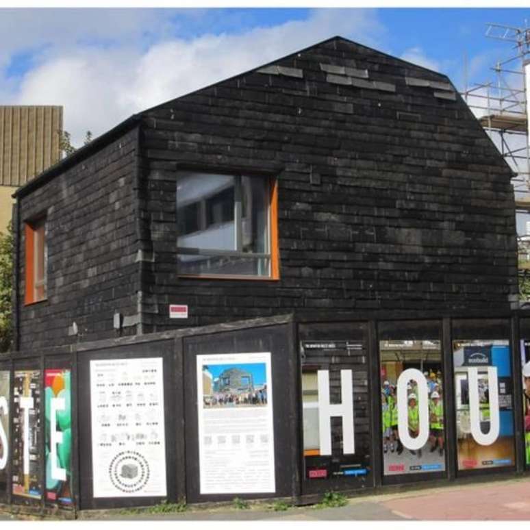 A 'casa de resíduos' da Universidade de Brighton, na Inglaterra, foi construída com mais de 90% de materiais residuais.