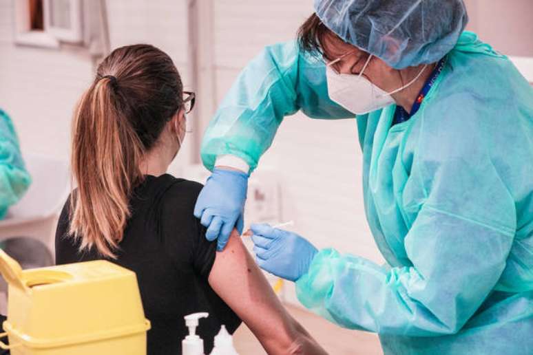 Vacinação contra Covid-19 em Turim, norte da Itália