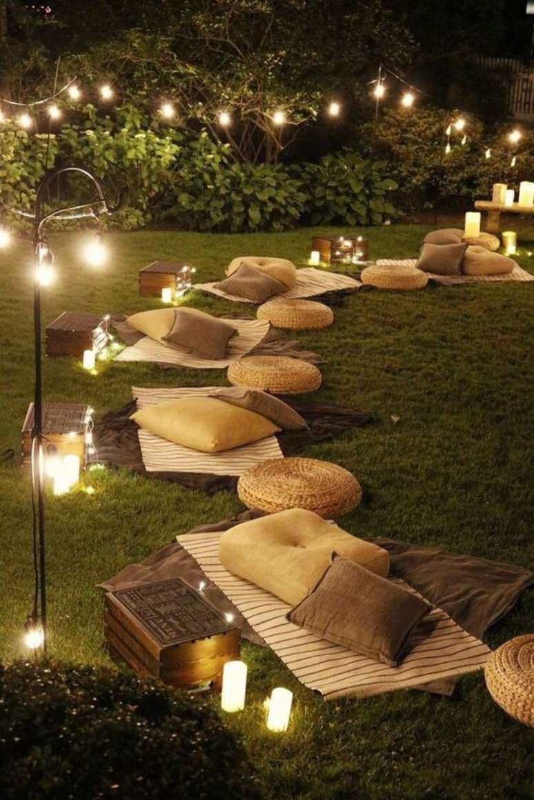 7. Lumin&aacute;ria externa para jardim aconchegante &ndash; Foto