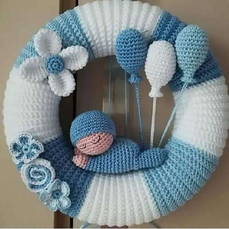 4. Enfeite de porta para quarto de beb&ecirc; com amigurumi &ndash; Foto: Revista VD