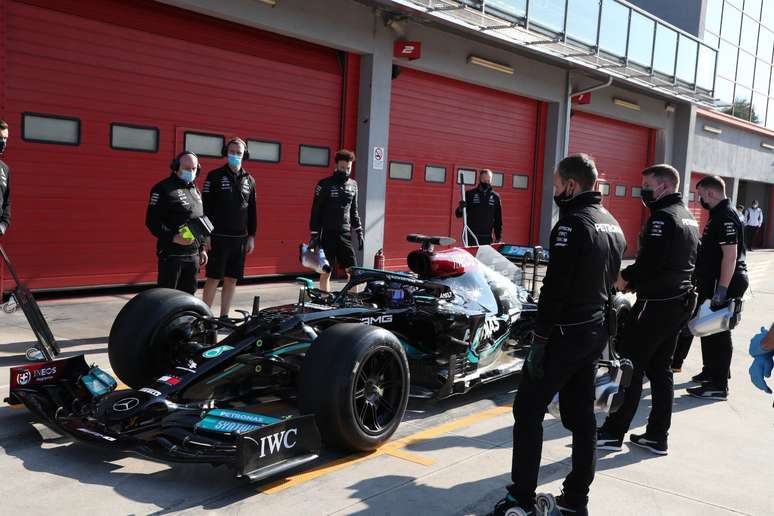 Lewis Hamilton testou pneus aro 18 da Pirelli pela primeira vez ainda em 2021, em Ímola 