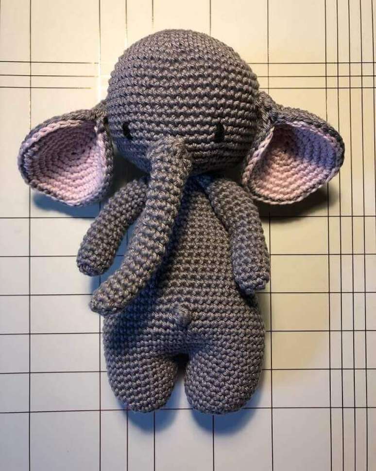 18. Elefantinho de amigurumi para enfeite de parede de quarto infantil &ndash; Foto: Litsa&rsquo;s Amigurumi